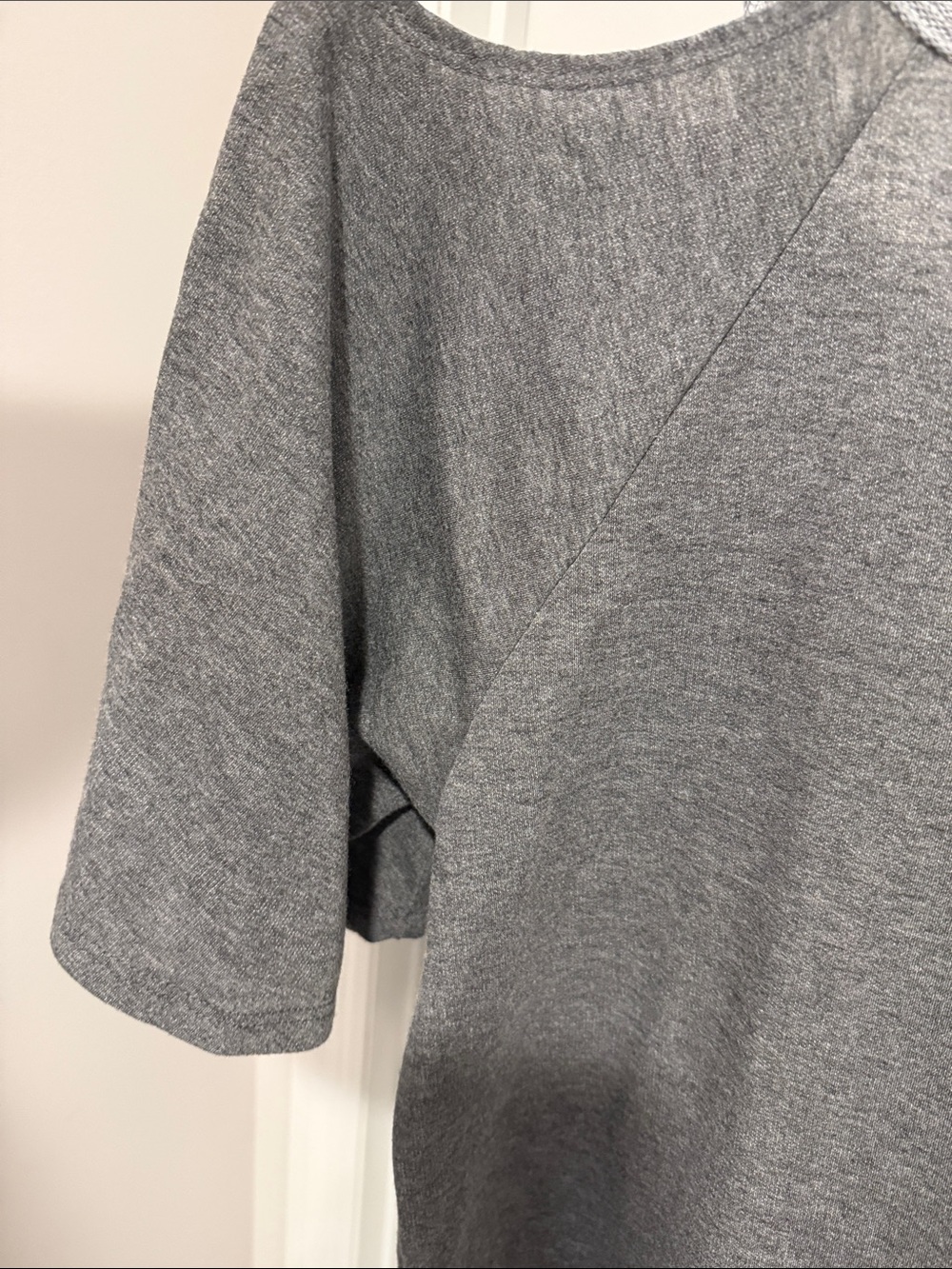 Women's Short-Sleeve Cold-Shoulder Tee in Charcoal Gray - Picture 5 of 8
